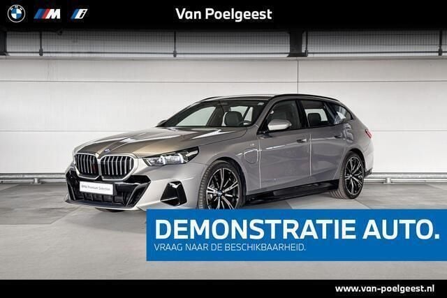 Grijs Gebruikt 2025 BMW 530e Comfort Edition Stationwagen | € 74.900 - Afbeelding 1/4