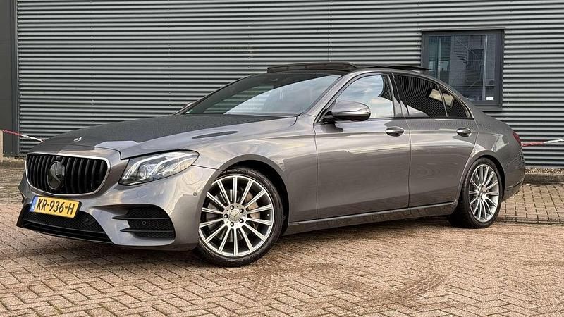 Grijs Gebruikt 2016 Mercedes E350 AMG Sedan | € 26.945 (Duur) - Afbeelding 1/4