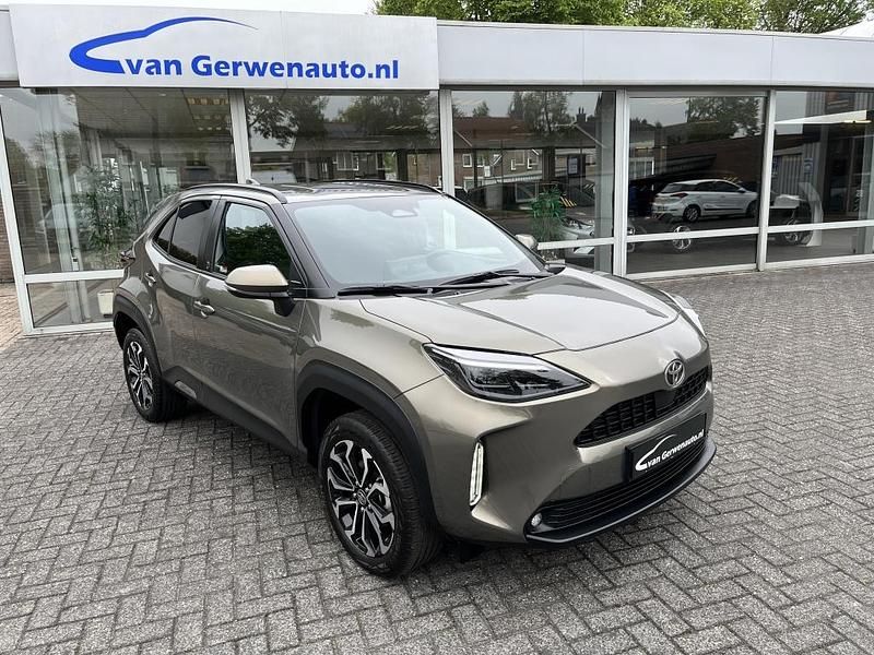 Grijs Gebruikt 2024 Toyota Yaris SUV | € 29.995 - Afbeelding 1/4