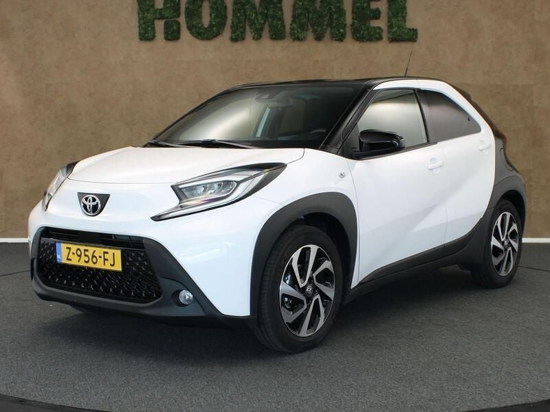 Wit Gebruikt 2024 Toyota Aygo Pulse Hatchback | € 19.645 (Eerlijke prijs) - Afbeelding 1/4