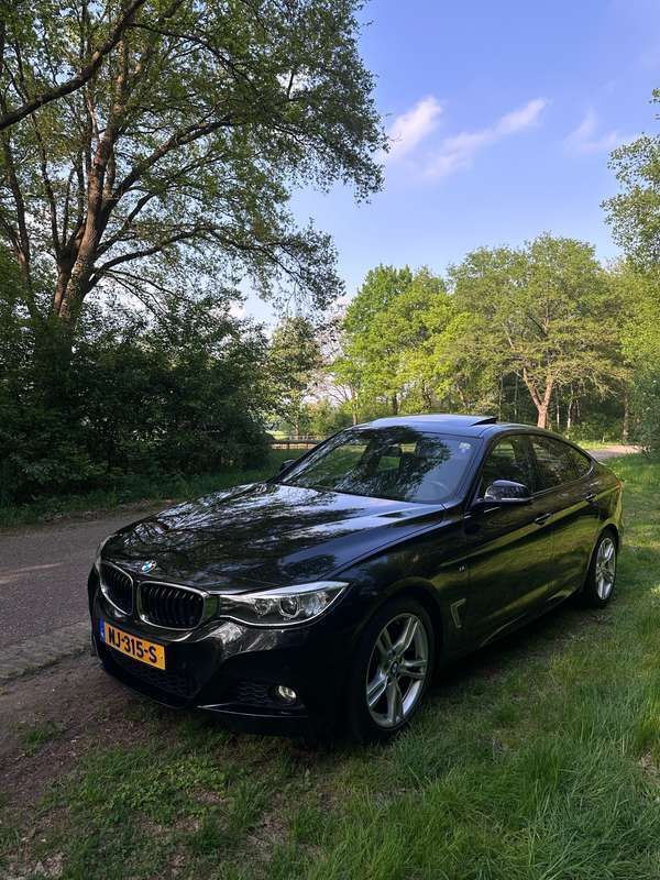 Zwart Gebruikt 2015 BMW 318 Gran Turismo Stationwagen | € 14.500 - Afbeelding 1/4