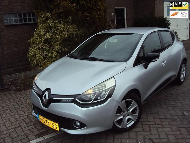 Grijs (metallic) Occasion 2013 Renault Clio IV Expression Hatchback | € 5.650 (Eerlijke prijs) - Afbeelding 1/4