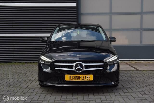 Occasion Mercedes B180 Business 136 PK (100 kW) 2021 Zwart MPV