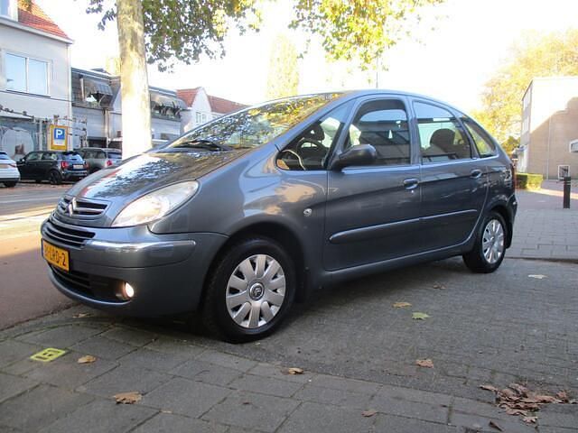 Grijs (metallic) Gebruikt 2005 Citroën Xsara Picasso Attraction MPV | € 2.985 (Iets duurder) - Afbeelding 1/4
