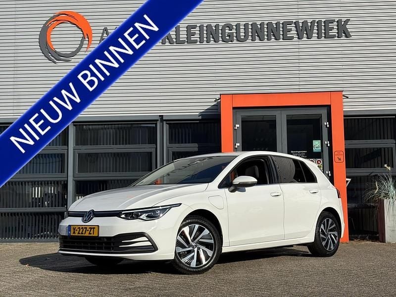 Wit Gebruikt 2021 VW Golf VIII Style Hatchback | € 23.850 (Super prijs) - Afbeelding 1/4