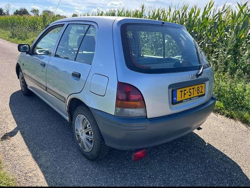 Occasion Toyota Starlet 75 PK (55 kW) 1998 Grijs Hatchback