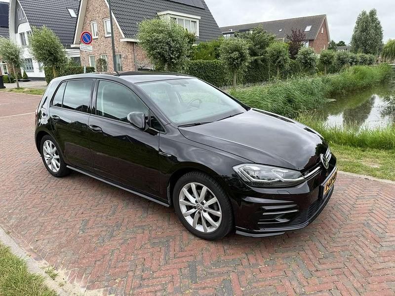 Zwart Gebruikt 2018 VW Golf VII R Sedan | € 18.900 (Eerlijke prijs) - Afbeelding 1/4