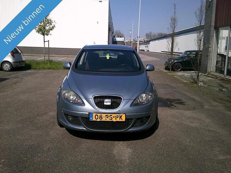 Blauw, metallic lak Gebruikt 2005 Seat Toledo Sedan | € 1.450 - Afbeelding 1/4