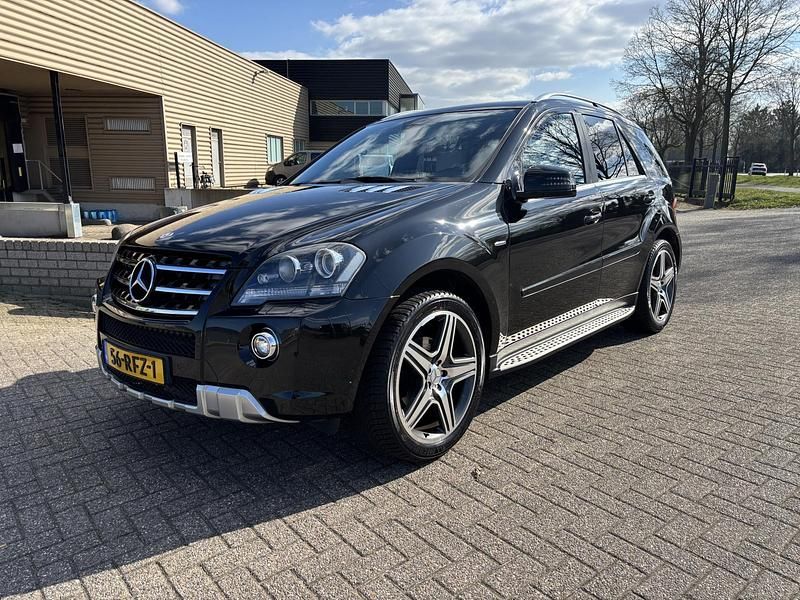 Zwart, metallic lak Gebruikt 2011 Mercedes ML350 Prestige SUV | € 24.945 - Afbeelding 1/4