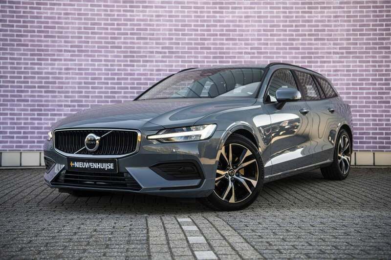 Grijs Gebruikt 2024 Volvo V60 Stationwagen | € 38.399 (Super prijs) - Afbeelding 1/4
