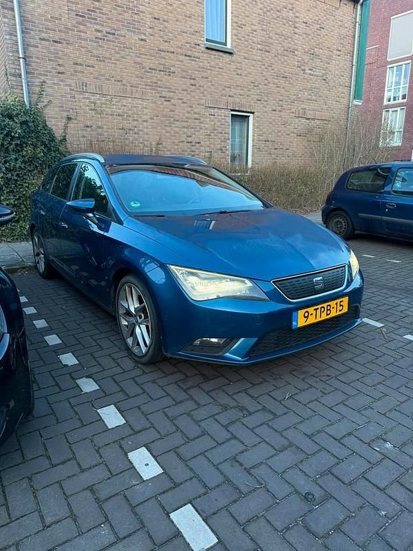 Occasion Seat Leon ST 110 PK (80 kW) 2014 Blauw Stationwagen