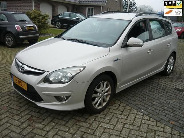 Beige Occasion 2011 Hyundai i30 Stationwagen | € 2.250 (Super prijs) - Afbeelding 1/4