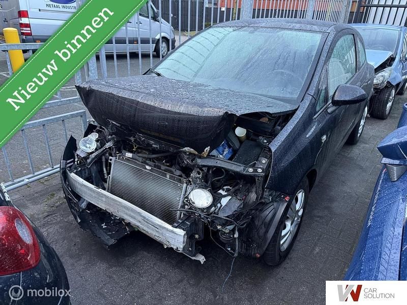 Zwart Occasion 2009 Opel Corsa Selection Hatchback | € 750 (Super prijs) - Afbeelding 1/4