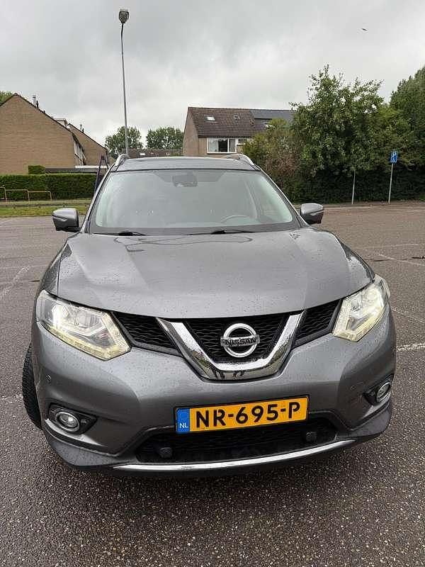Grijs Gebruikt 2017 Nissan X-Trail Tekna SUV | € 19.999 - Afbeelding 1/4