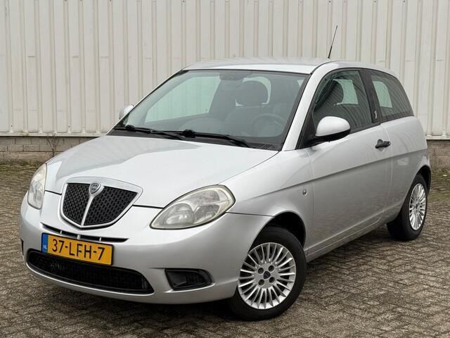 Grijs Gebruikt 2010 Lancia Ypsilon Hatchback | € 2.499 (Eerlijke prijs) - Afbeelding 1/4
