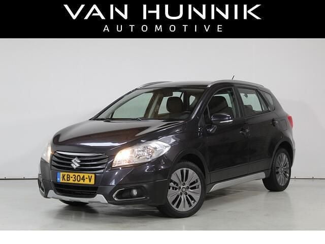 Grijs Gebruikt 2015 Suzuki SX4 Exclusive SUV | € 12.950 (Eerlijke prijs) - Afbeelding 1/4