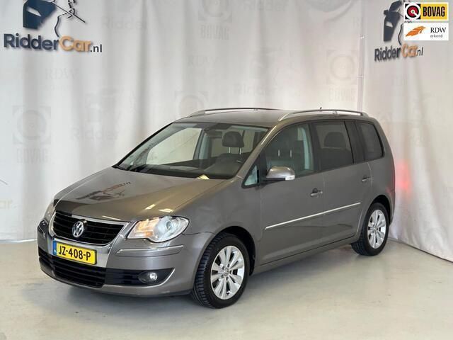 Grijs, metallic lak Gebruikt 2009 VW Touran Highline MPV | € 5.499 (Iets duurder) - Afbeelding 1/4