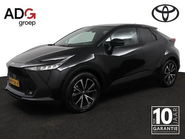 Zwart (metallic) Occasion 2025 Toyota C-HR SUV | € 37.450 (Super prijs) - Afbeelding 1/4
