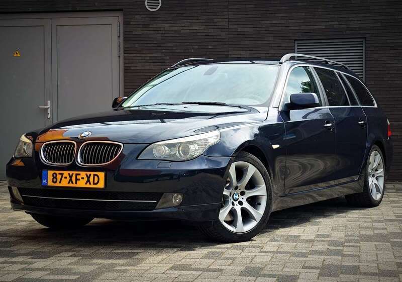 Blauw Gebruikt 2007 BMW 530 Executive Stationwagen | € 10.450 (Iets duurder) - Afbeelding 1/4
