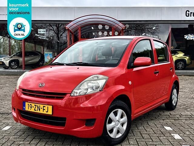 Occasion Daihatsu Sirion 69 PK (50 kW) 2008 Rood (metallic) Hatchback