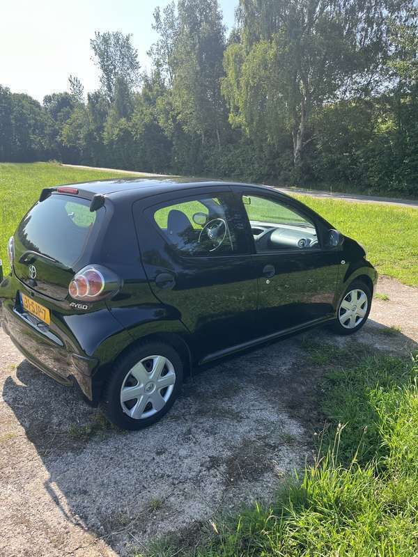 Zwart Gebruikt 2011 Toyota Aygo Hatchback | € 2.450 (Eerlijke prijs) - Afbeelding 1/4