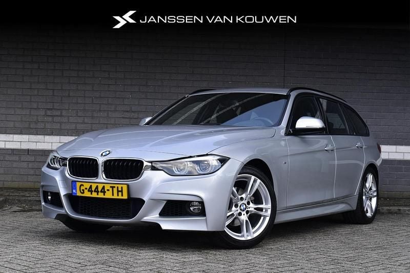 Grijs Gebruikt 2019 BMW 318 M Sport Stationwagen | € 24.945 (Iets duurder) - Afbeelding 1/3