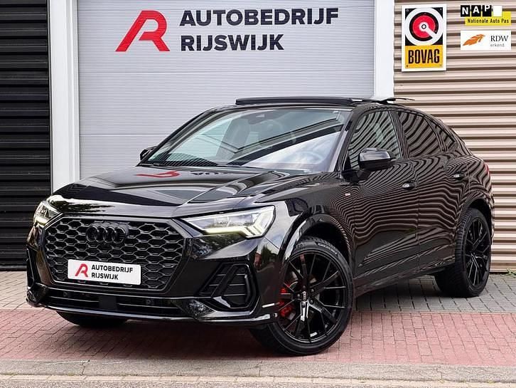 Zwart Gebruikt 2024 Audi Q3 Sportback Competition SUV | € 57.950 (Duur) - Afbeelding 1/4