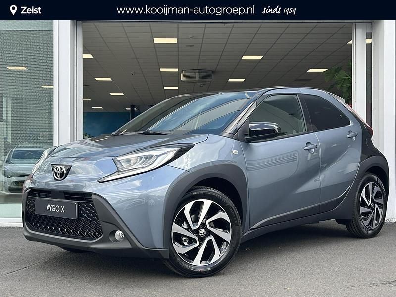 Grijs Nieuw 2025 Toyota Aygo X Pulse SUV | € 23.590 - Afbeelding 1/4