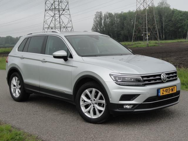 Grijs Gebruikt 2020 VW Tiguan Highline SUV | € 24.995 (Super prijs) - Afbeelding 1/4