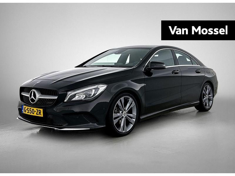 Zwart Occasion 2018 Mercedes CLA180 Prestige Sedan | € 21.940 (Iets duurder) - Afbeelding 1/4