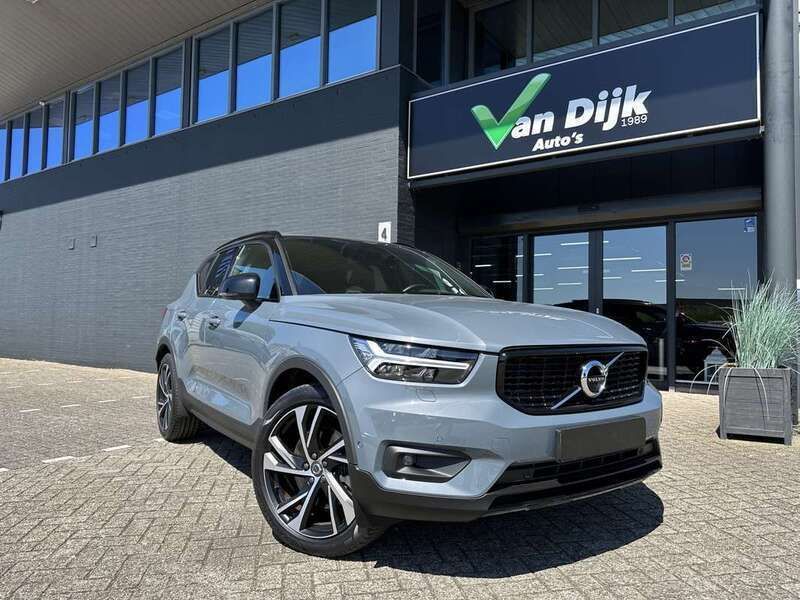 Grijs, metallic lak Gebruikt 2021 Volvo XC40 R-Design SUV | € 36.950 (Iets duurder) - Afbeelding 1/4
