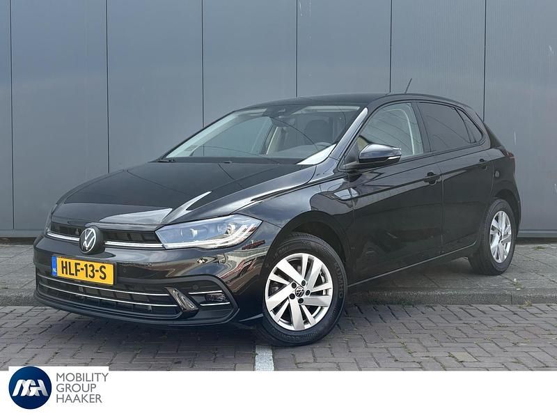 Zwart Gebruikt 2024 VW Polo Style Hatchback | € 23.900 (Eerlijke prijs) - Afbeelding 1/4