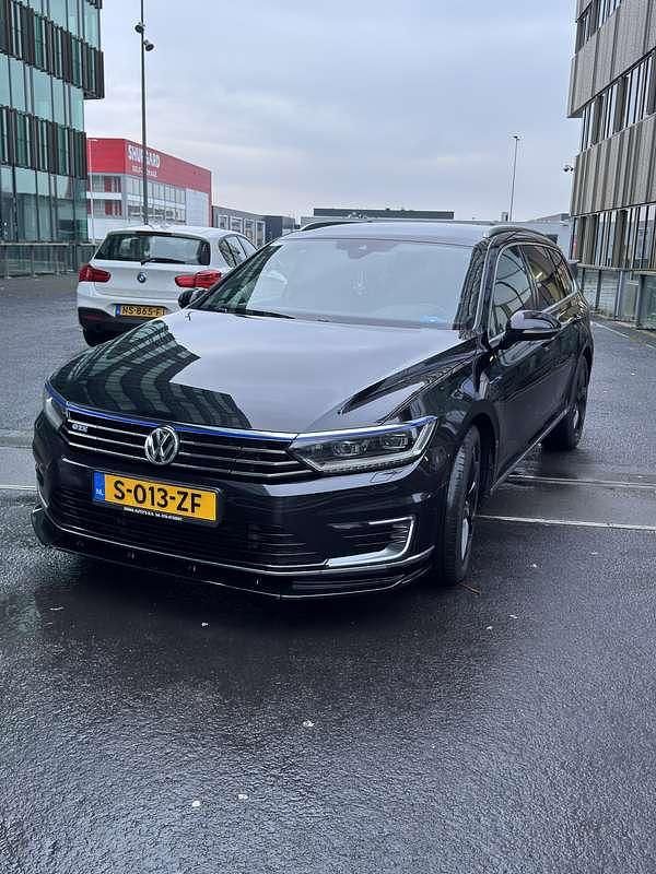 Occasion 2018 VW Passat GTE Stationwagen | € 14.700 (Goede deal) - Afbeelding 1/4