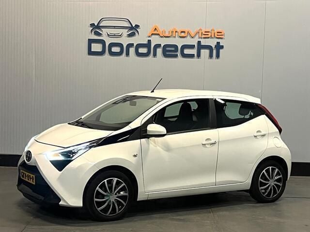 Wit Gebruikt 2020 Toyota Aygo Hatchback | € 7.500 (Super prijs) - Afbeelding 1/4