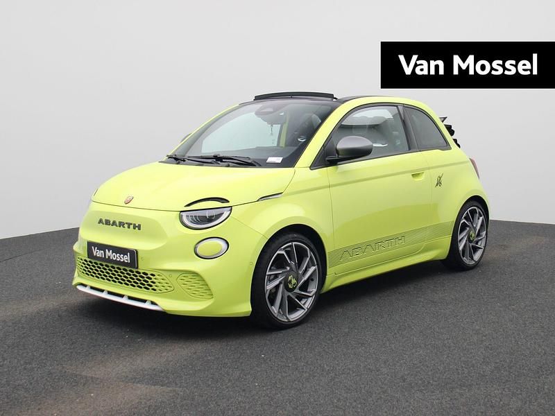 Gebruikt 2023 Abarth 595C Scorpionissima Cabriolet | € 26.900 - Afbeelding 1/4