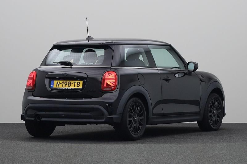 Occasion Mini Cooper Business 136 PK (100 kW) 2022 Zwart Hatchback
