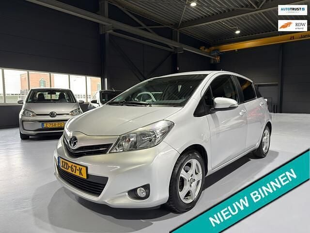 Occasion Toyota Yaris 99 PK (72 kW) 2013 Grijs Hatchback