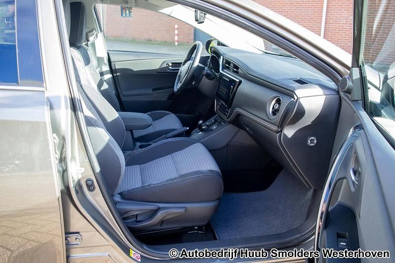 Occasion Toyota Auris Hybrid Active 99 PK (72 kW) 2019 Grijs Hatchback