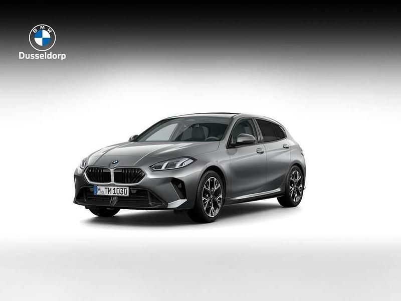 Grijs Nieuw 2025 BMW 120 M Sport Hatchback | € 50.032 (Super prijs) - Afbeelding 1/3