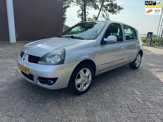 Grijs Gebruikt 2006 Renault Clio II Campus Hatchback | € 2.350 (Eerlijke prijs) - Afbeelding 1/4