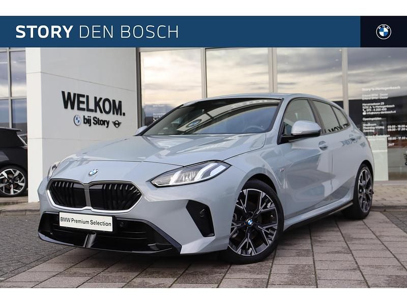 Grijs Occasion 2025 BMW 120 M Sport Hatchback | € 35.750 (Eerlijke prijs) - Afbeelding 1/4