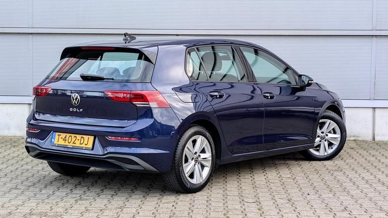 Occasion VW Golf VIII Life 110 PK (80 kW) 2023 Blauw Hatchback
