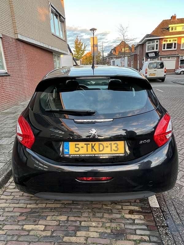 Zwart Gebruikt 2014 Peugeot 208 Access Hatchback | € 3.499 (Super prijs) - Afbeelding 1/4