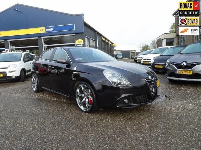 Zwart Occasion 2015 Alfa Romeo Giulietta Quadrifoglio Verde Hatchback | € 14.950 (Iets duurder) - Afbeelding 1/4