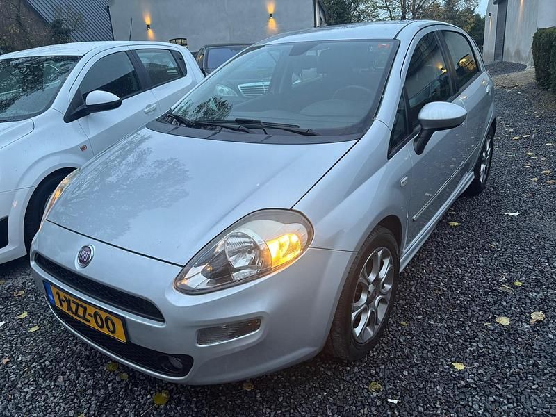 Grijs Occasion 2014 Fiat Punto Street Hatchback | € 3.999 (Eerlijke prijs) - Afbeelding 1/4