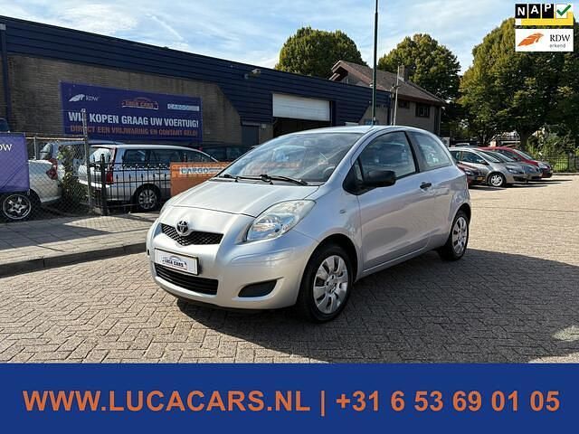 Grijs Gebruikt 2010 Toyota Yaris Cool Hatchback | € 2.095 (Eerlijke prijs) - Afbeelding 1/4