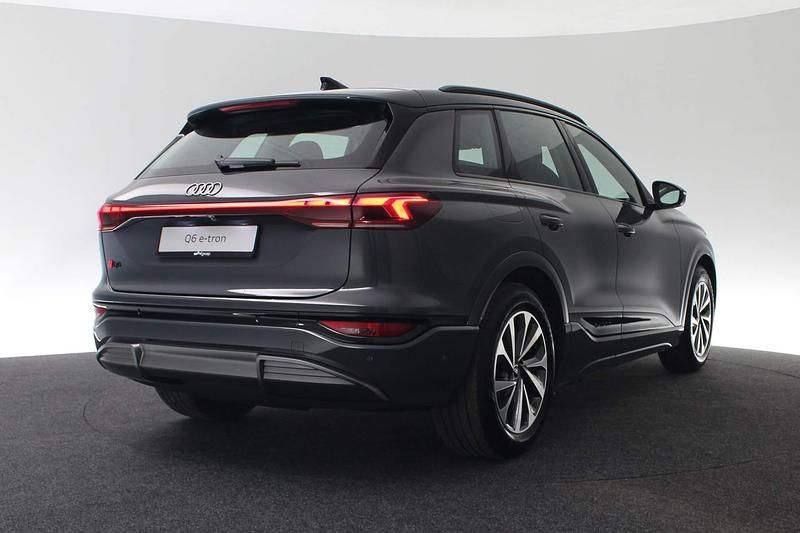Nieuw Audi Q6 e-tron Advanced 225 kW (306 PK) 2025 Grijs SUV