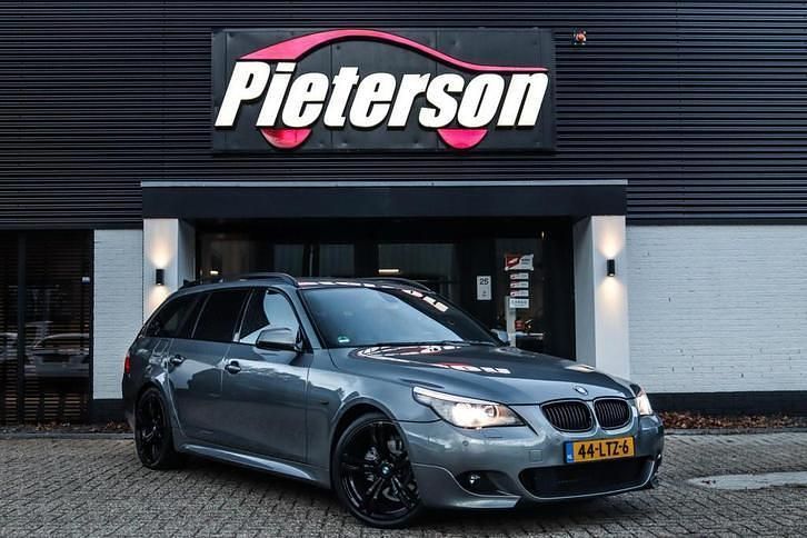 Grijs Gebruikt 2010 BMW 520 M Sport Stationwagen | € 6.950 (Eerlijke prijs) - Afbeelding 1/4