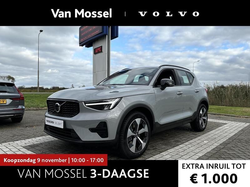 Grijs Gebruikt 2025 Volvo XC40 Plus SUV | € 43.940 - Afbeelding 1/4