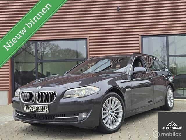 Grijs Gebruikt 2013 BMW 525 Executive Stationwagen | € 10.950 (Goede deal) - Afbeelding 1/4